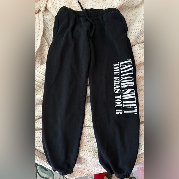 Taylor Swift Pants - Taylor Swift | The Eras Tour Black Sweatpants - unisex size Large, runs small